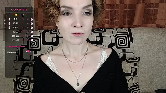 Snapshot of TinaWince chatting on 28, 11, 2025 TinaWince online show from 28, 11, 2025