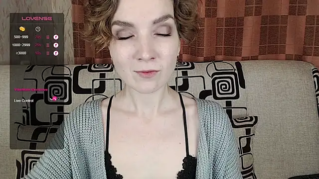 Snapshot of TinaWince chatting on 4, 12, 2025 TinaWince online show from 4, 12, 2025