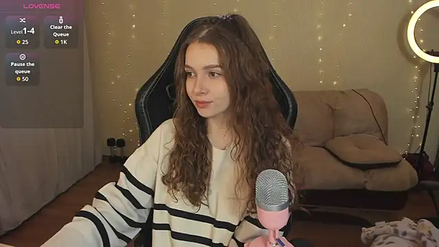 Snapshot of Kami_kam chatting on 14, 12, 2025 Kami kam online show from 14, 12, 2025