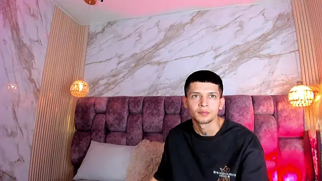 kendalltaylorr online show from 22, 4, 2026