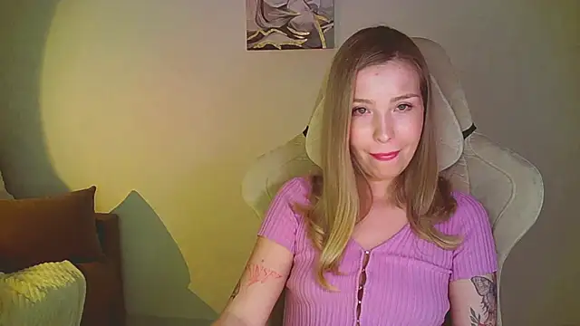 Snapshot of mia_raspberrie chatting on 22, 6, 2026 mia raspberrie online show from 22, 6, 2026