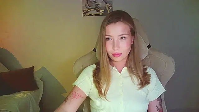 Snapshot of mia_raspberrie chatting on 14, 7, 2026 mia raspberrie online show from 14, 7, 2026