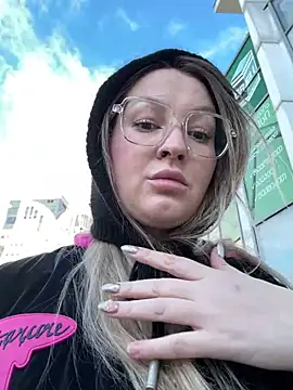 Teya moon  online show from 14, 1, 2026