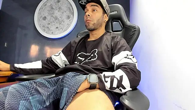 Snapshot of Bryan_Bronx chatting on 12, 3, 2025 Bryan Bronx online show from 12, 3, 2025