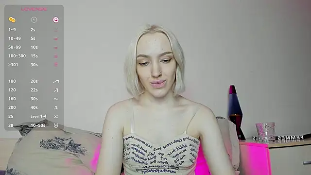 Snapshot of cheryl_mason chatting on 24, 12, 2024 cheryl mason online show from 24, 12, 2024