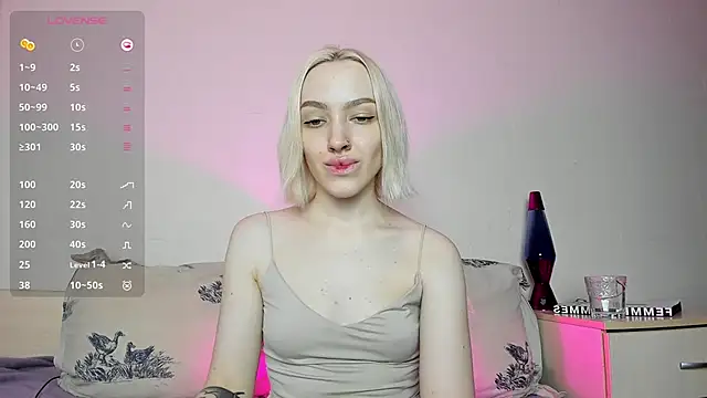 Snapshot of cheryl_mason chatting on 8, 1, 2025 cheryl mason online show from 8, 1, 2025