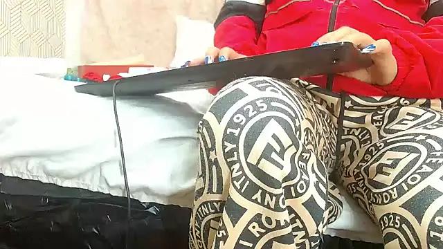 hairy pussywet online show from 13, 1, 2025