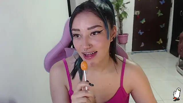 Snapshot of littleangel1_m chatting on 4, 11, 2025 littleangel1 m online show from 4, 11, 2025