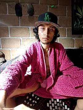 Snapshot of Pitudo20cmm chatting on 18, 9, 2025 Pitudo20cmm online show from 18, 9, 2025