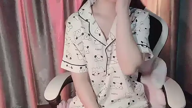 Snapshot of _Ely_ chatting on 6, 3, 2025 Ely online show from 6, 3, 2025