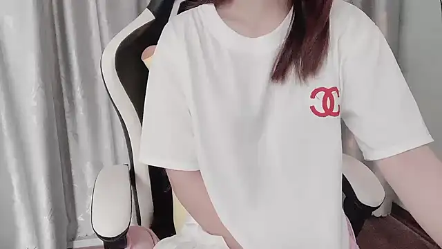 Snapshot of _Ely_ chatting on 21, 3, 2025 Ely online show from 21, 3, 2025