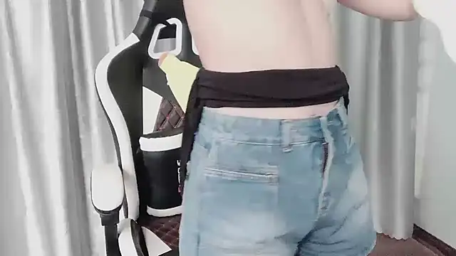 Snapshot of _Ely_ chatting on 22, 3, 2025 Ely online show from 22, 3, 2025