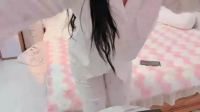 Snapshot of _Ely_ chatting on 16, 9, 2025 Ely online show from 16, 9, 2025