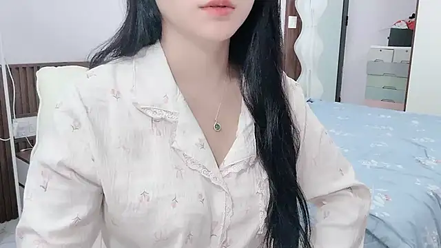 Snapshot of _Ely_ chatting on 10, 10, 2025 Ely online show from 10, 10, 2025