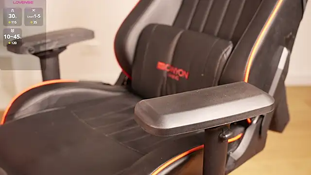 Snapshot of Vikky_Love chatting on 14, 2, 2025 Vikky Love online show from 14, 2, 2025