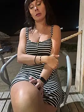 Snapshot of therealbeverlycious chatting on 10, 12, 2024 therealbeverlycious online show from 10, 12, 2024