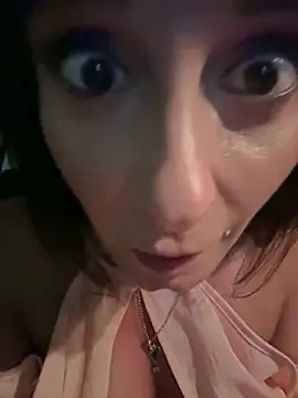 Snapshot of therealbeverlycious chatting on 28, 12, 2024 therealbeverlycious online show from 28, 12, 2024