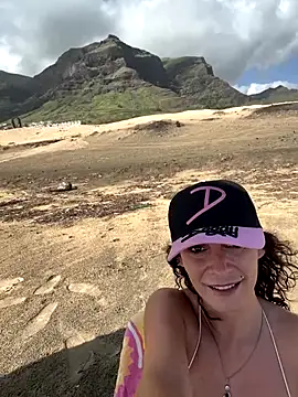 Snapshot of therealbeverlycious chatting on 3, 10, 2025 therealbeverlycious online show from 3, 10, 2025