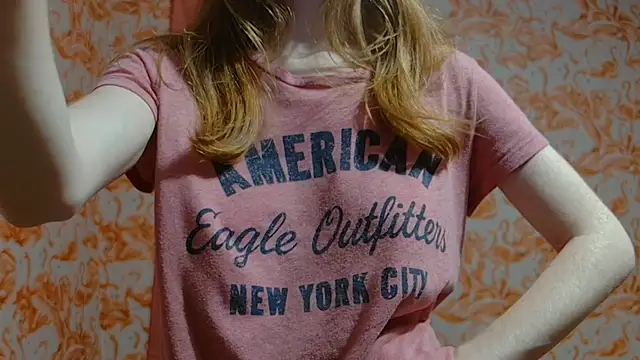 Snapshot of strawberrysmoothie chatting on 12, 12, 2024 strawberrysmoothie online show from 12, 12, 2024