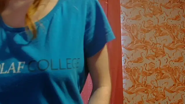 Snapshot of strawberrysmoothie chatting on 25, 12, 2024 strawberrysmoothie online show from 25, 12, 2024