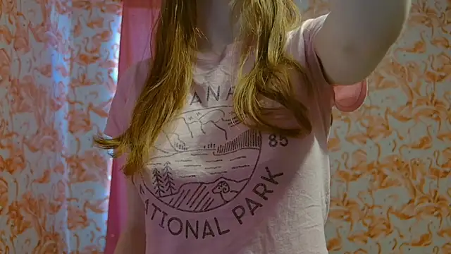 Snapshot of strawberrysmoothie chatting on 3, 3, 2025 strawberrysmoothie online show from 3, 3, 2025