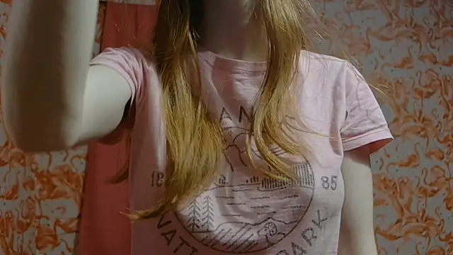 Snapshot of strawberrysmoothie chatting on 6, 3, 2025 strawberrysmoothie online show from 6, 3, 2025