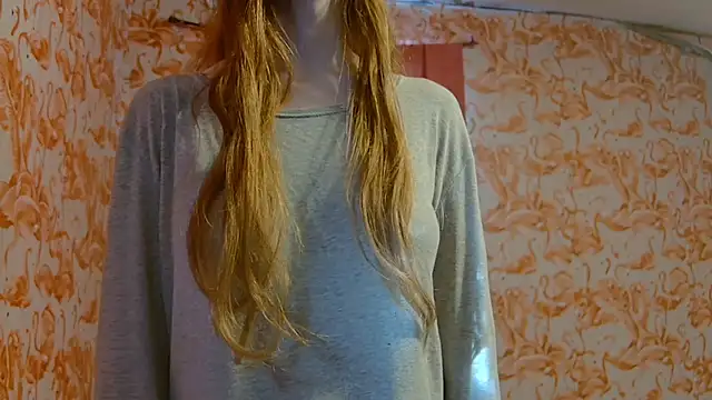 Snapshot of strawberrysmoothie chatting on 4, 11, 2025 strawberrysmoothie online show from 4, 11, 2025