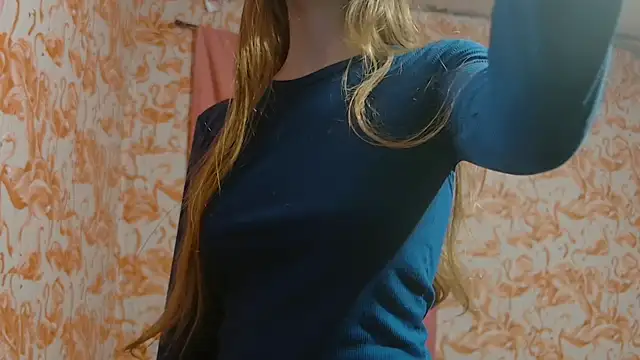 Snapshot of strawberrysmoothie chatting on 17, 12, 2025 strawberrysmoothie online show from 17, 12, 2025