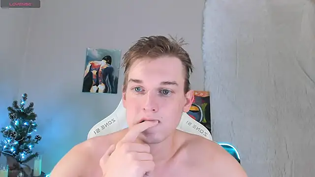 Snapshot of 4ever_dude chatting on 5, 1, 2025 4ever dude online show from 5, 1, 2025