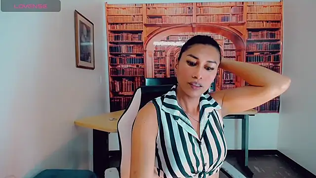 Snapshot of khiara_moretti chatting on 27, 12, 2024 khiara moretti online show from 27, 12, 2024