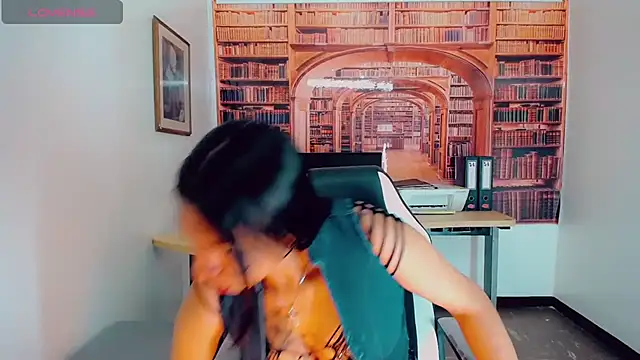 Snapshot of khiara_moretti chatting on 4, 1, 2025 khiara moretti online show from 4, 1, 2025