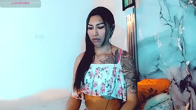 Snapshot of khiara_moretti chatting on 3, 10, 2025 khiara moretti online show from 3, 10, 2025