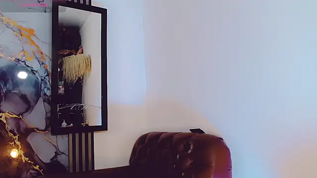 Snapshot of khiara_moretti chatting on 10, 11, 2025 khiara moretti online show from 10, 11, 2025