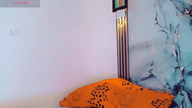 Snapshot of khiara_moretti chatting on 14, 11, 2025 khiara moretti online show from 14, 11, 2025