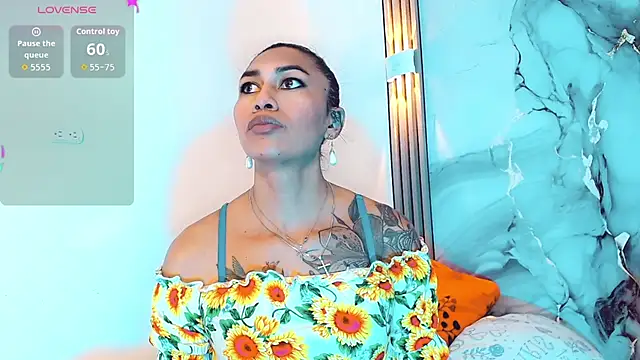 Snapshot of khiara_moretti chatting on 24, 11, 2025 khiara moretti online show from 24, 11, 2025