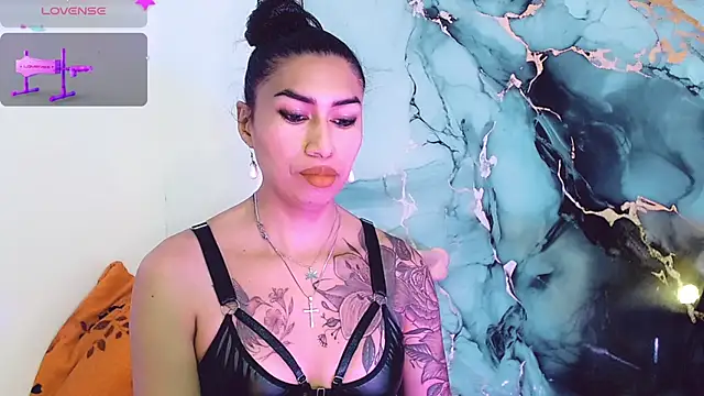 Snapshot of khiara_moretti chatting on 26, 11, 2025 khiara moretti online show from 26, 11, 2025