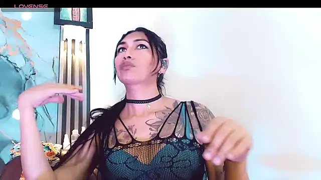 Snapshot of khiara_moretti chatting on 3, 12, 2025 khiara moretti online show from 3, 12, 2025