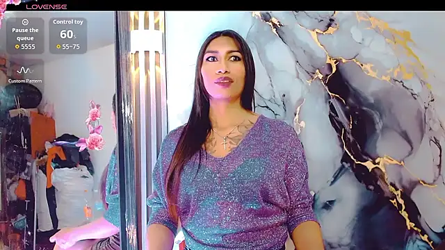 Snapshot of khiara_moretti chatting on 15, 12, 2025 khiara moretti online show from 15, 12, 2025