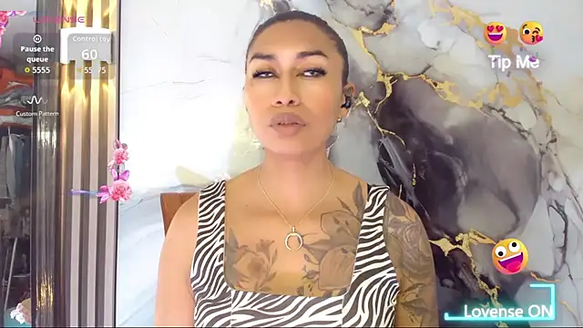 Snapshot of khiara_moretti chatting on 5, 1, 2026 khiara moretti online show from 5, 1, 2026