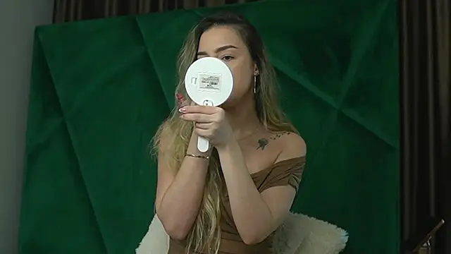 Snapshot of ScarletColes chatting on 21, 11, 2025 ScarletColes online show from 21, 11, 2025