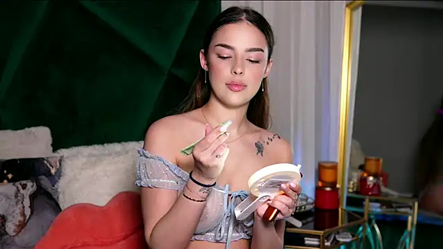 ScarletColes online show from 2, 4, 2026