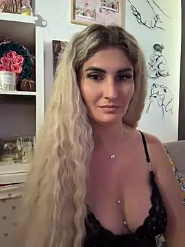 Snapshot of EvelynFrances chatting on 10, 7, 2026 EvelynFrances online show from 10, 7, 2026