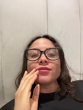 Megan Rodrigo online show from 25, 6, 2026