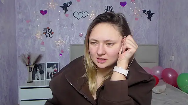 Snapshot of SallyVerda chatting on 1, 2, 2025 SallyVerda online show from 1, 2, 2025