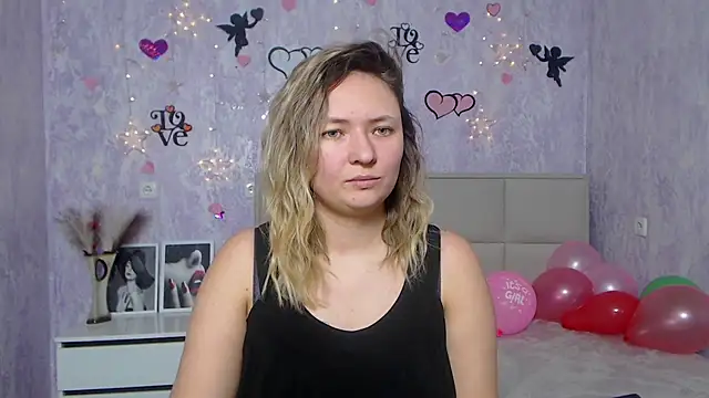 Snapshot of SallyVerda chatting on 1, 2, 2025 SallyVerda online show from 1, 2, 2025