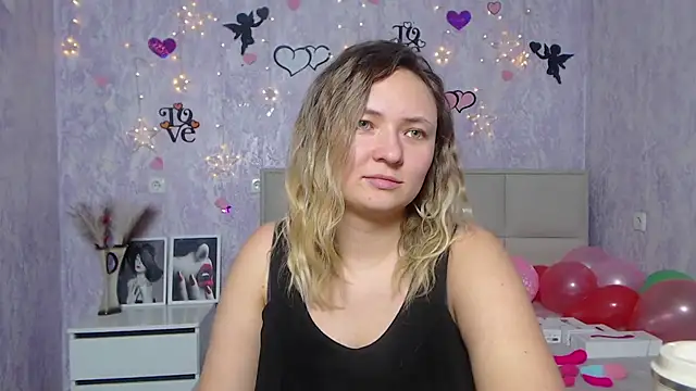 Snapshot of SallyVerda chatting on 2, 2, 2025 SallyVerda online show from 2, 2, 2025