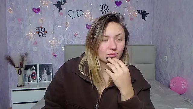 Snapshot of SallyVerda chatting on 7, 2, 2025 SallyVerda online show from 7, 2, 2025