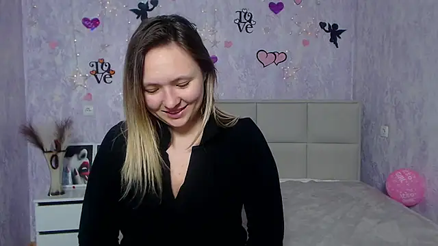Snapshot of SallyVerda chatting on 8, 2, 2025 SallyVerda online show from 8, 2, 2025