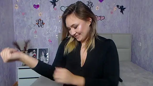 Snapshot of SallyVerda chatting on 8, 2, 2025 SallyVerda online show from 8, 2, 2025