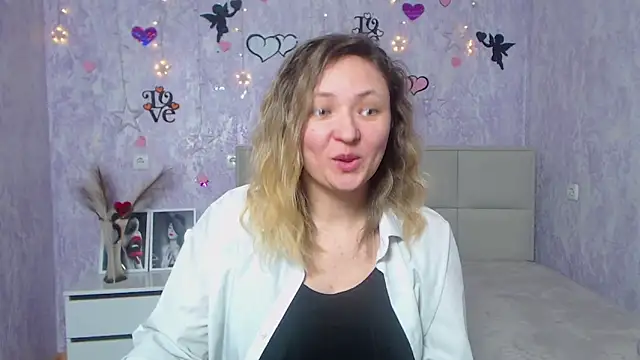 Snapshot of SallyVerda chatting on 19, 2, 2025 SallyVerda online show from 19, 2, 2025